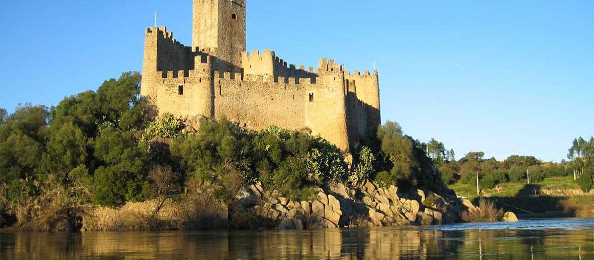 Cruzeiro no Tejo e visitas ao Castelo de Almourol