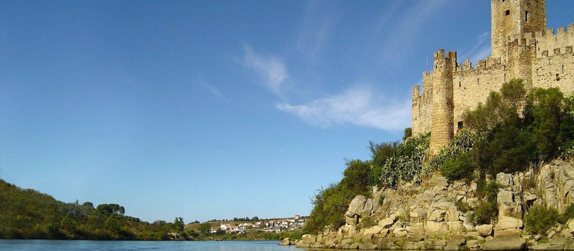 Visita ao Castelo de Almourol e almoço à beira Tejo, 16 julho