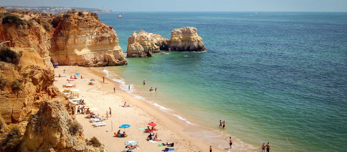Férias 2023: Alojamentos no Algarve, Ericeira e Seia