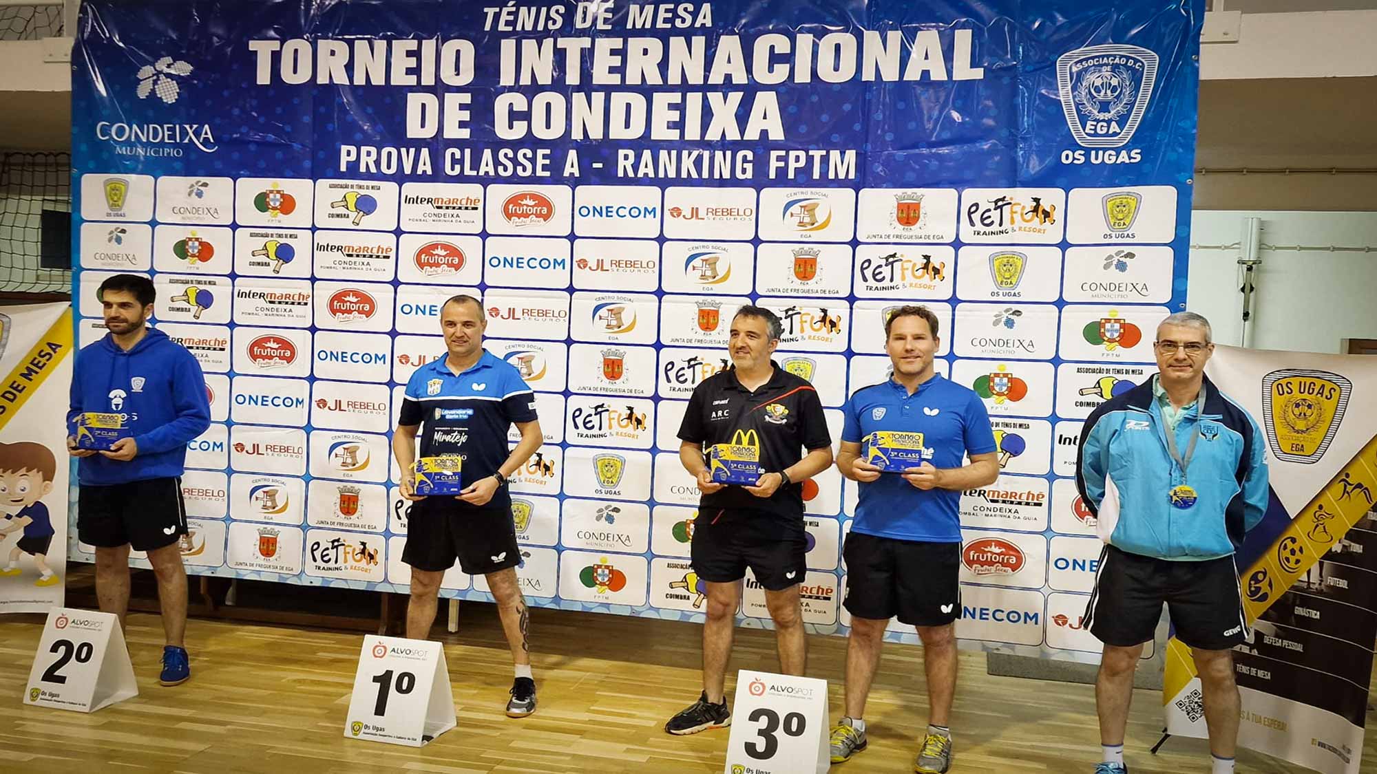 À direita, Pedro Mendes, 4º lugar no Torneio Internacional de Condeixa, em Veteranos II