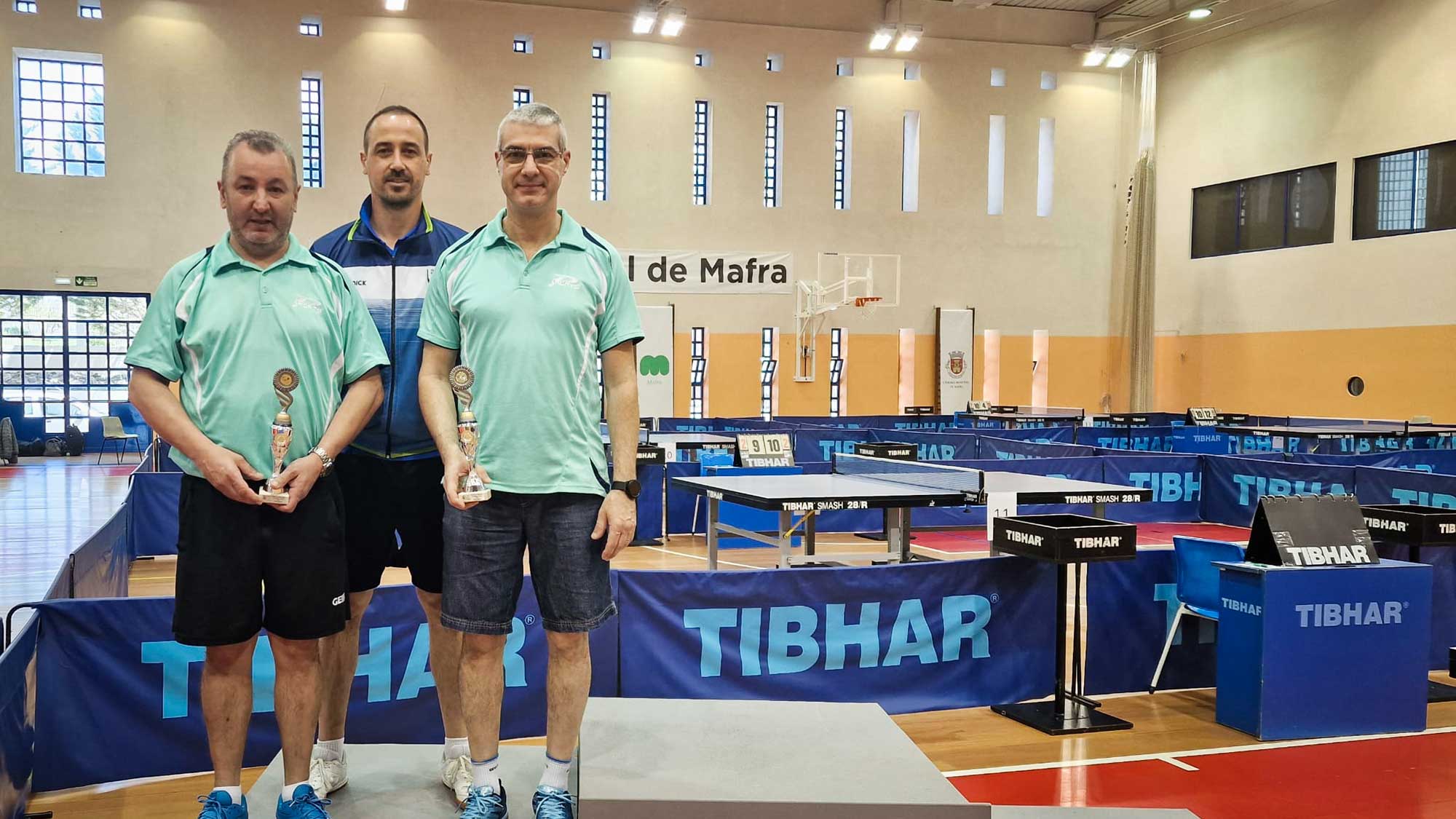 À esquerda, Rui Vicente, 3º lugar no Torneio Friendship Trophy, em Veteranos II, com Paulo Figueiredo e Pedro Mendes
